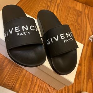 Men or women Givenchy Slides